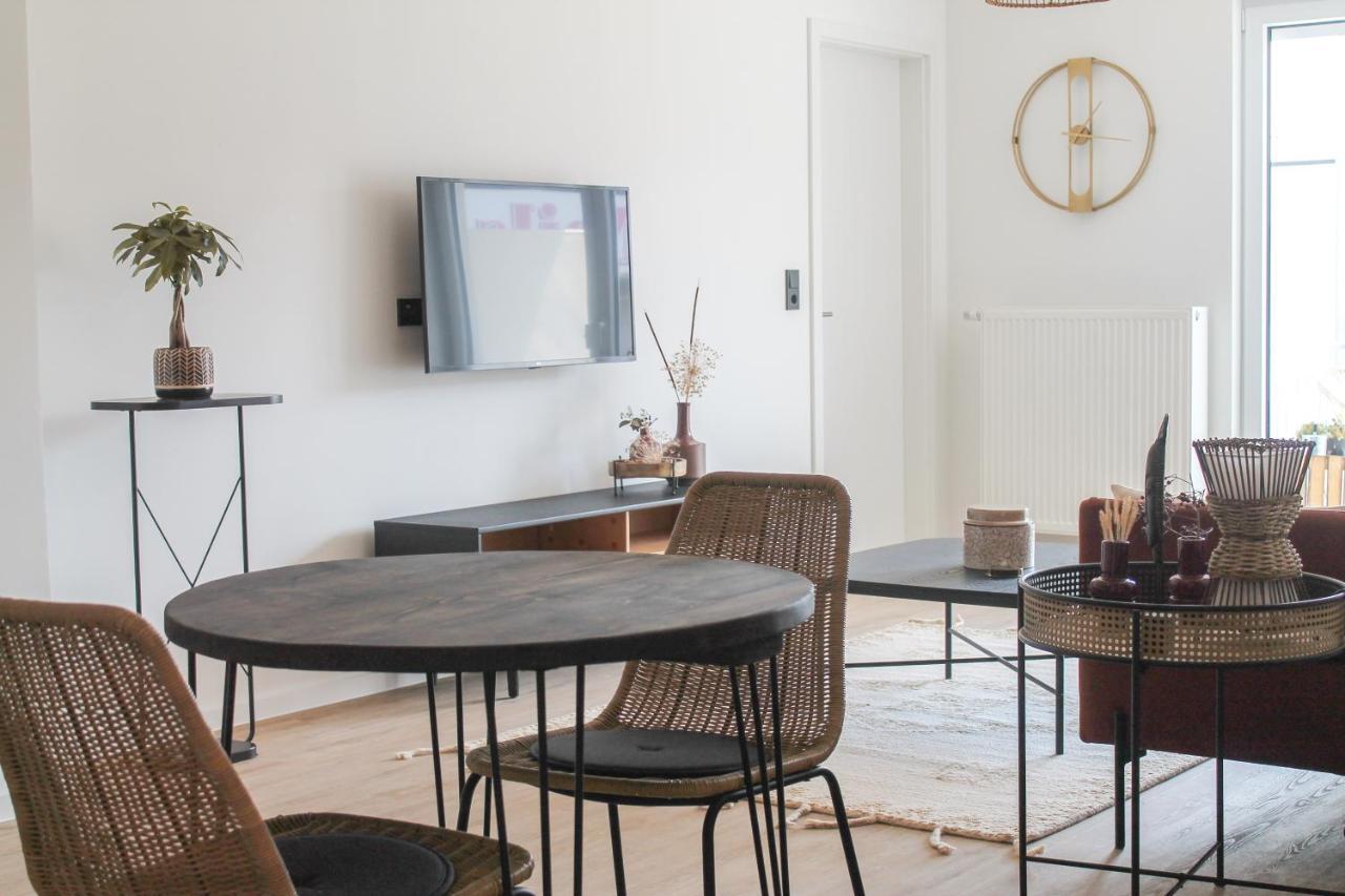 African-Style Apartment - Stadtnah, Parkplatz, E-Ladestation Fuer Auto & Fahrraeder, Gitterbox Fuer Fahrraeder, Fitnessstudio 科布倫茨 外观 照片